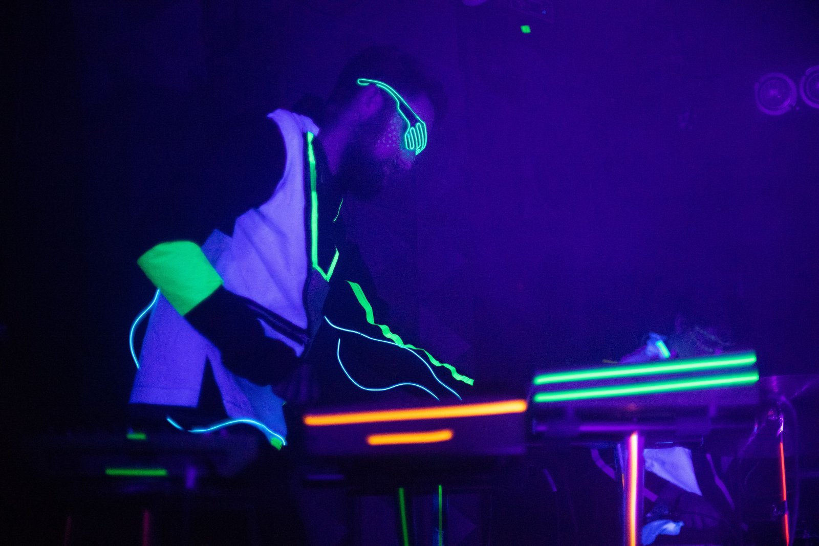 Keyboardist Jonas Cambien performing