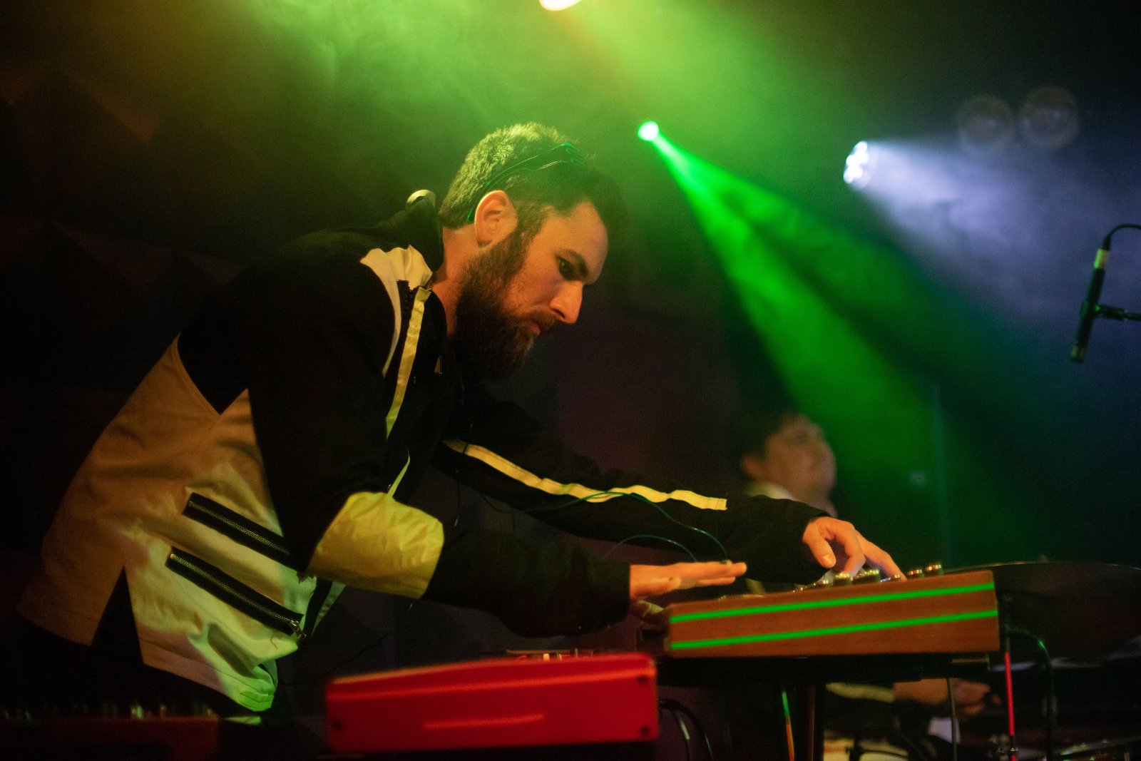 Jonas Cambien at the keys, live
